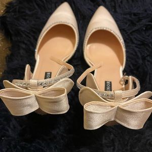 ( SOLD) Women heels, Champagne color size 9